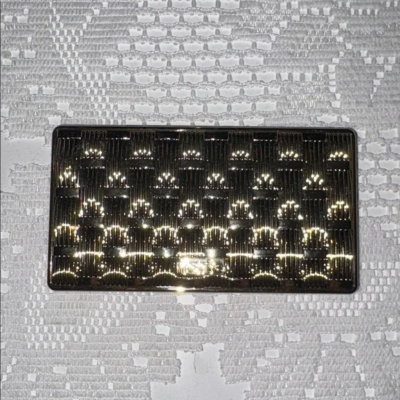 NEW Tarte eyeshadow palette - Picture 1 of 4